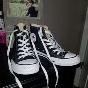 High top black converse like new